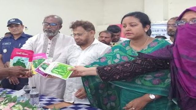3,200 Farmers in Sirajganj Get Free Seeds, Fertilizers for Aman, Vegetable Cultivation