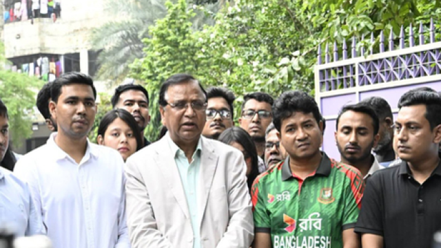 DSCC Administrator Visits DU Campus, Assures Permanent Solution to Waterlogging