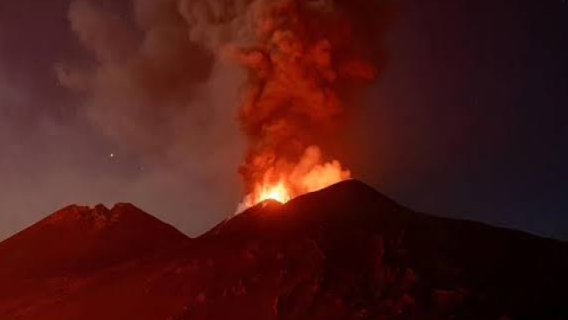 Mount Etna Eruption Forces Catania Airport to Suspend Arrivals
