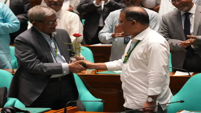 PM Tarique Rahman Congratulates Mirza Fakhrul with Red Roses as He Is Declared 23rd President
