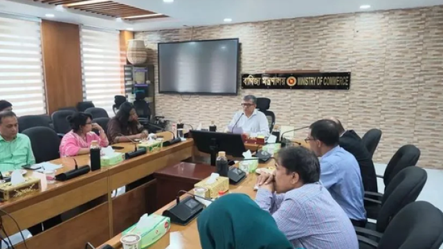 Commerce Secretary Directs Speedy Implementation of Cabinet Decisions