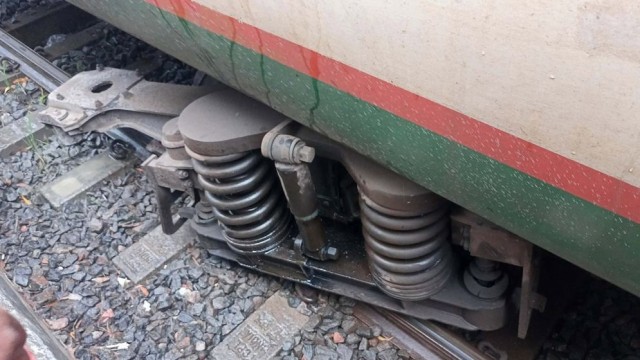 Silk City Express coach derails in Sirajganj, rail communication disrupted