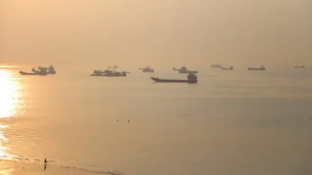 Unknown Projectile Hits Ship in Strait of Hormuz, Fire Extinguished