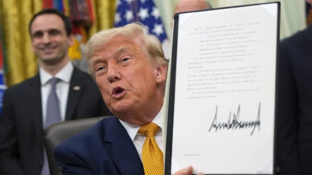 Trump Defends Iran Deal Amid Growing Criticism from Congress and Republicans