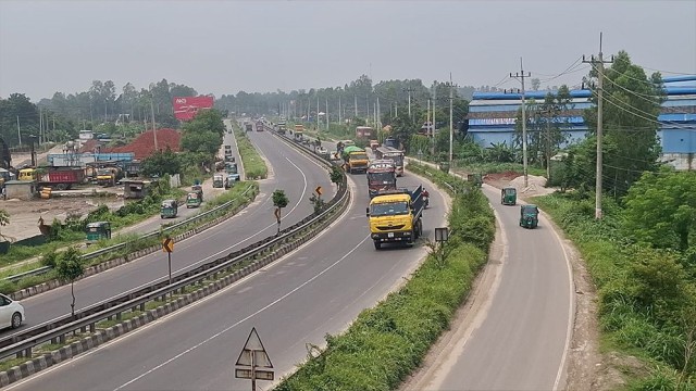 Traffic Returns to Normal on Dhaka-Tangail-Jamuna Bridge Highway After Hours of Congestion