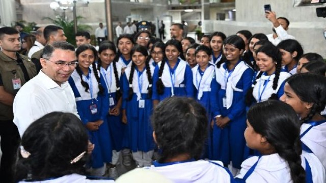 PM Urges Students to Keep Homes Clean, Prevent Dengue