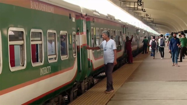 Kamalapur Railway Station Sees Smooth Passenger Flow on Second Day of Eid Travel