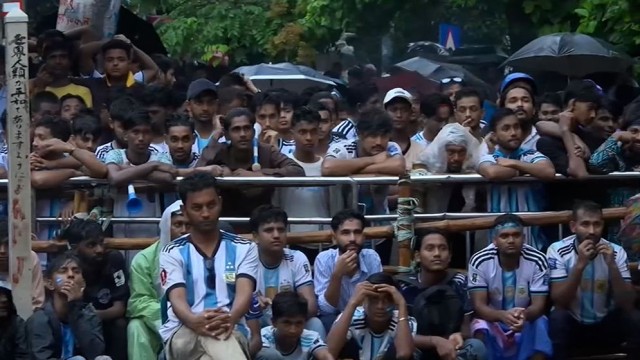 Argentina Fans Brave Rain to Watch World Cup Quarter-final at DU's TSC