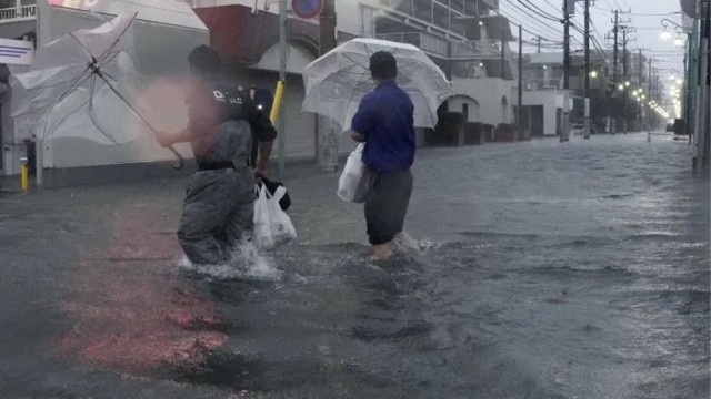 Typhoon Dujuan Kills Two in Japan, Disrupts Flights and Rail Services