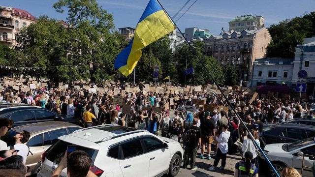Protests Erupt in Ukraine Over Defense Minister Fedorov’s Dismissal