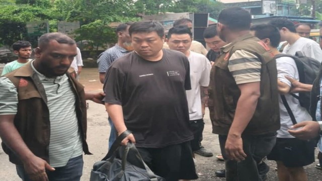 Six Chinese Nationals Detained with 1,938 iPhones in Cox’s Bazar