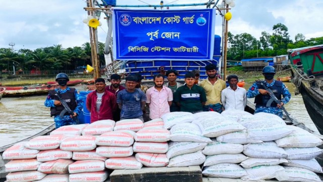 Coast Guard Arrests 10 Smugglers with Cement, Fertiliser Bound for Myanmar