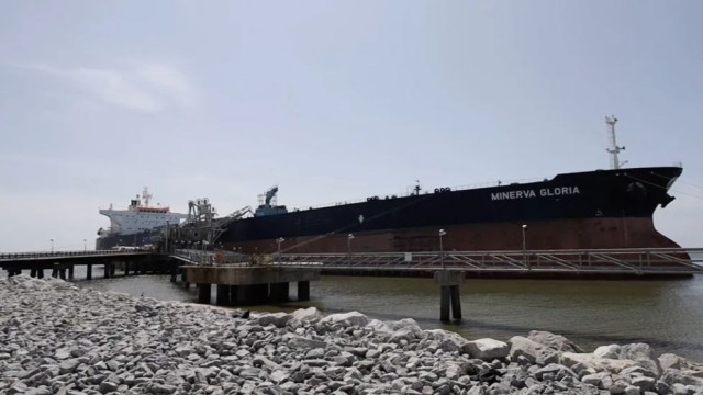 Venezuelan Oil Returns to US Refineries Amid Policy Shift