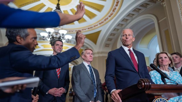 U.S. Senate Passes War Powers Resolution to Limit Trump’s Military Action Against Iran
