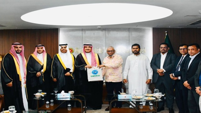 Bangladesh, Saudi Arabia Hold Talks to Expand Labour Market, Strengthen Worker Protections
