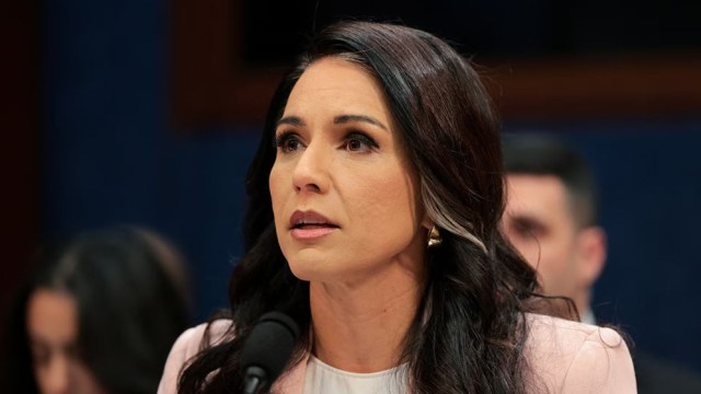 Tulsi Gabbard Resigns as US Intelligence Chief, Citing Husband’s Illness
