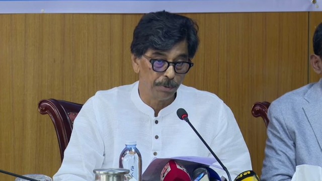 Govt Plans to Add Solar Irrigation Benefits to Farmer Cards: Agriculture Minister