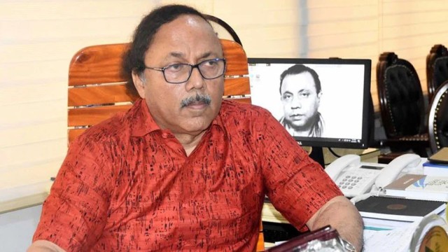 Abandoned Home of Former Rajshahi Mayor Falls into Ruin, Residents Raise Safety Concerns